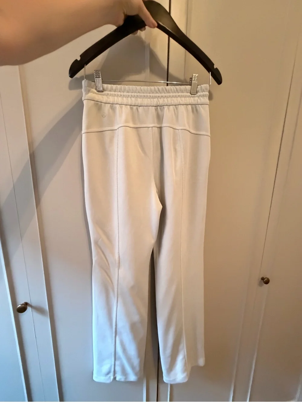 Lululemon Softstreme High-Rise Cropped Pant in Bone- Size 4
